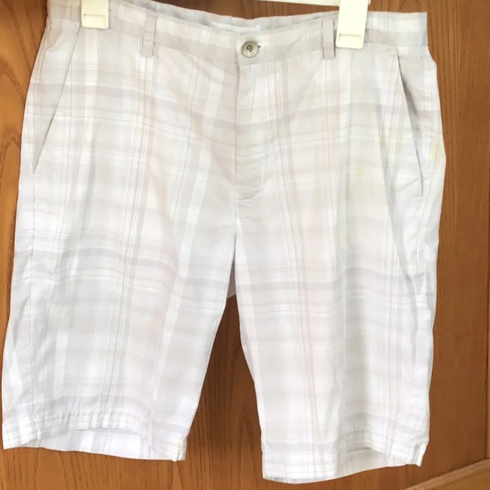 Calvin Klein White Flat Front Shorts for Summer - Picture 1 of 6